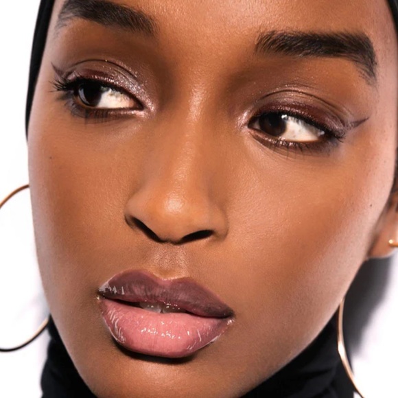 Fenty Beauty Fussy Heat GLOSS BOMB HEAT UNIVERSAL LIP LUMINIZER + PLUMPER - Picture 9 of 14